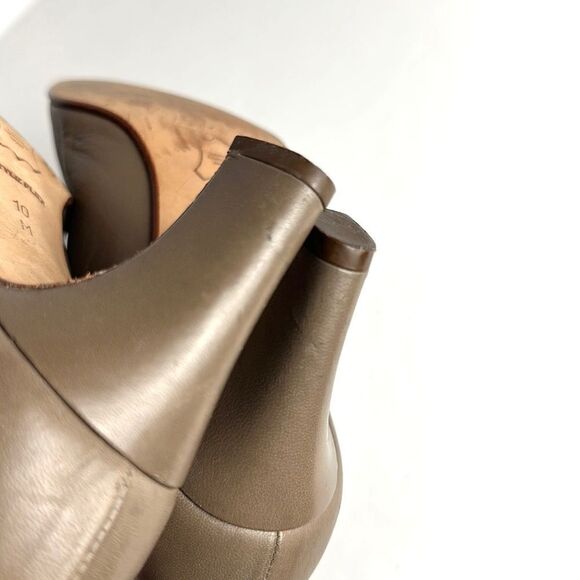BALLY ROSEBUD Classic Leather Taupe Pumps Heels US 10 - Picture 10 of 14